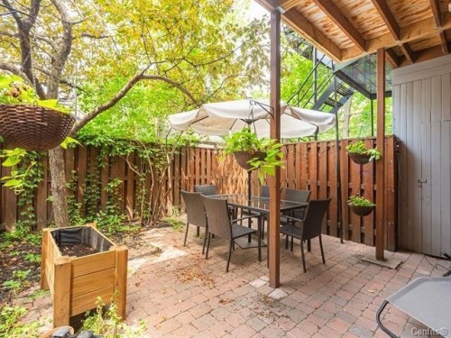 Cour - 389 Av. Fairmount O., Montréal (Le Plateau-Mont-Royal), QC 