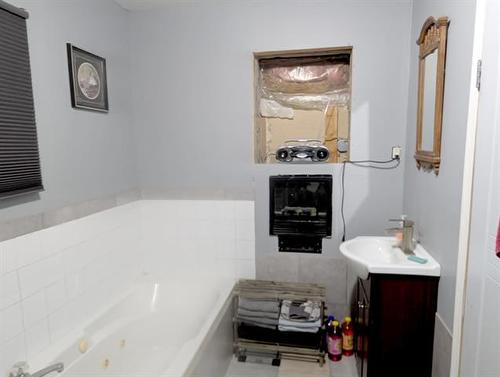 63 Railway Ave, Tolstoi, MB 