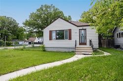 318 Woodlawn ST  Winnipeg, MB R3J 2J1