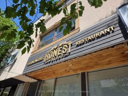 2766 Dundas Street WToronto, ON M6P 1Y3