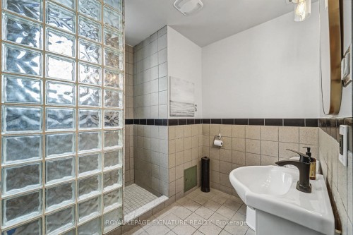 Office D-259 Danforth Avenue, Toronto, ON 
