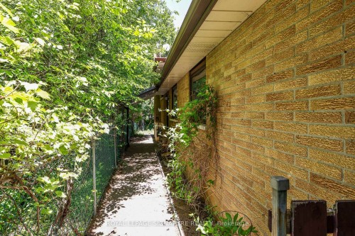 60 Sciberras Road, Markham, ON 