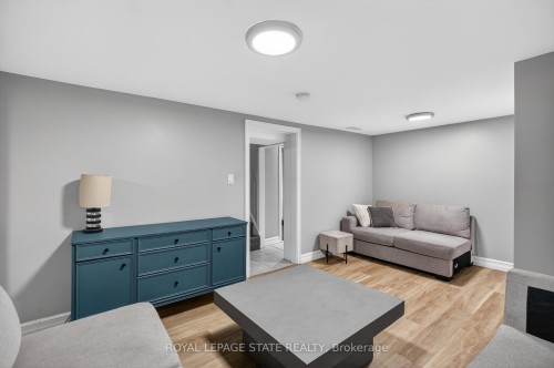 33 Kenwood Crescent, Hamilton, ON 