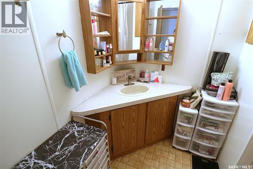319 4Th Avenue, Kelliher, SK 