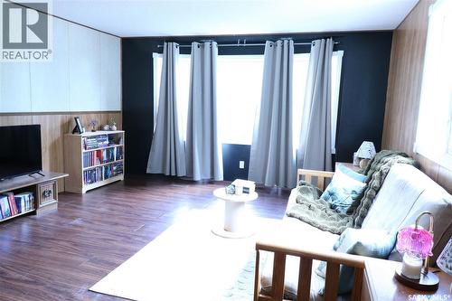 319 4Th Avenue, Kelliher, SK 