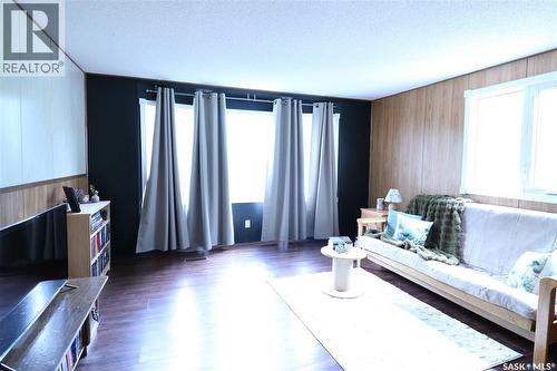 319 4Th Avenue, Kelliher, SK 