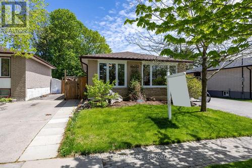17 STRIKE AVENUE  Clarington (Bowmanville), ON L1C 1K2