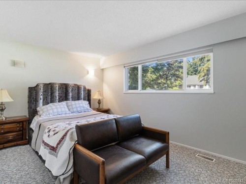 2128 Thomas Park Dr, Nanaimo, BC 