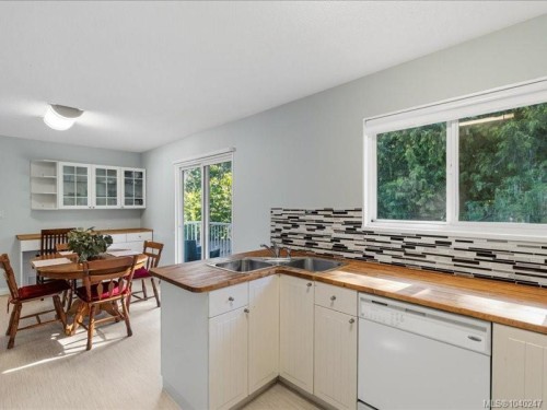 2128 Thomas Park Dr, Nanaimo, BC 