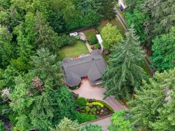 408 Powerhouse Rd Courtenay, BC V9N 9L1