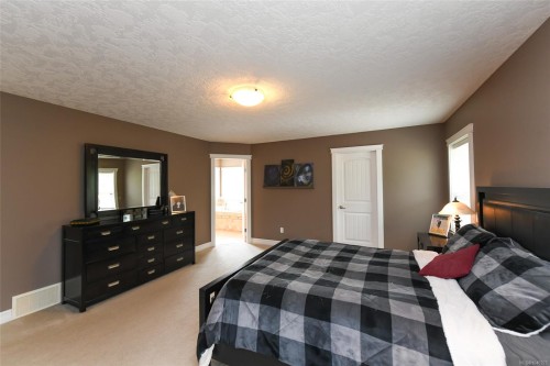 2452 Avro Arrow Dr, Comox, BC 