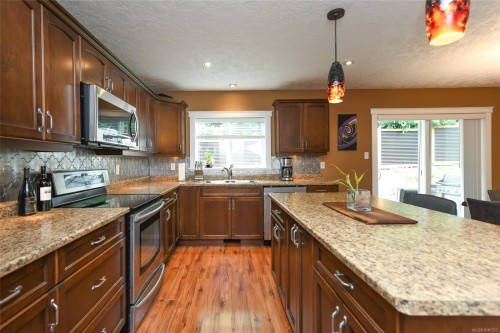 2452 Avro Arrow Dr, Comox, BC 