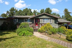 9376 Maryland Dr Sidney, BC V8L 2R3