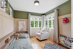Corner bedroom - 