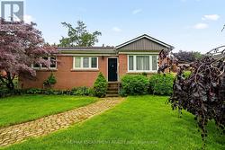 1059 SHEPHERDS DRIVE  Burlington, ON L7T 3R4