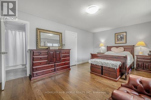 61 Poplar Crescent, Aurora, ON 
