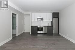107 - 11 WALMER ROAD Toronto, ON M5R 2W9