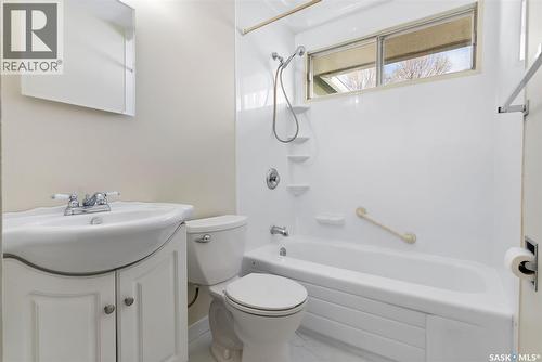 9 Carmichael Bay, Regina, SK 