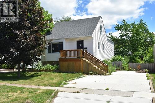 782 KEMBER AVENUE  Sarnia, ON N7S 2T3