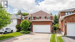71 CANTERBURY COURT Richmond Hill, ON L4C 8E7
