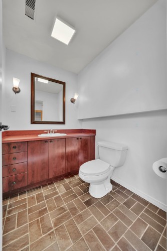 Salle d'eau - 19 Av. Westwood, Pointe-Claire, QC 