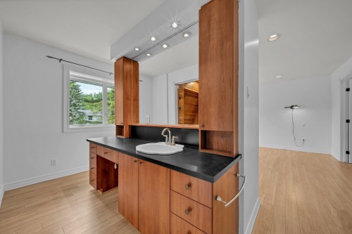 Salle de bains attenante à la CCP - 19 Av. Westwood, Pointe-Claire, QC 