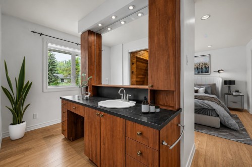 Salle de bains attenante à la CCP - 19 Av. Westwood, Pointe-Claire, QC 
