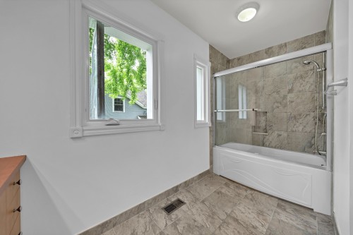Salle de bains - 19 Av. Westwood, Pointe-Claire, QC 