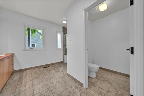 Salle de bains - 19 Av. Westwood, Pointe-Claire, QC 