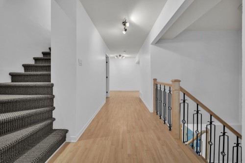 Escalier - 19 Av. Westwood, Pointe-Claire, QC 