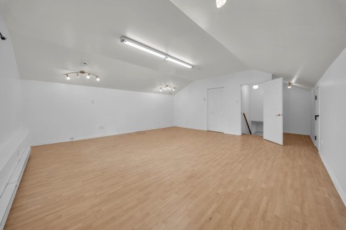 Salle familiale - 19 Av. Westwood, Pointe-Claire, QC 