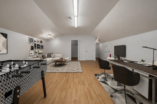 Salle familiale - 19 Av. Westwood, Pointe-Claire, QC 