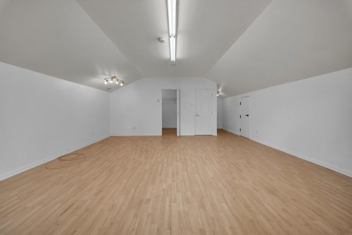 Salle familiale - 19 Av. Westwood, Pointe-Claire, QC 