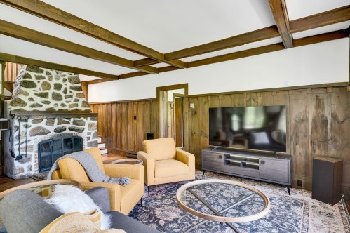 Salon - 5274 Rue Morin, Val-Morin, QC 