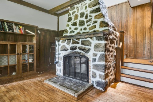 Salon - 5274 Rue Morin, Val-Morin, QC 