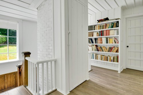 Corridor - 5274 Rue Morin, Val-Morin, QC 