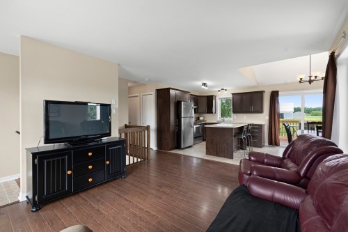 Salon - 73 Rue A. Pharand, Saint-Polycarpe, QC 