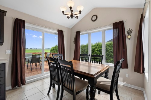 Salle à manger - 73 Rue A. Pharand, Saint-Polycarpe, QC 