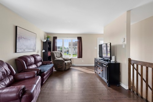 Salon - 73 Rue A. Pharand, Saint-Polycarpe, QC 