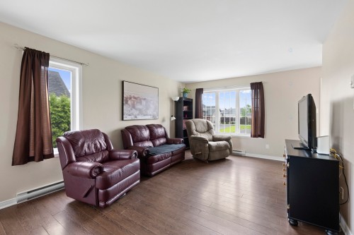 Salon - 73 Rue A. Pharand, Saint-Polycarpe, QC 