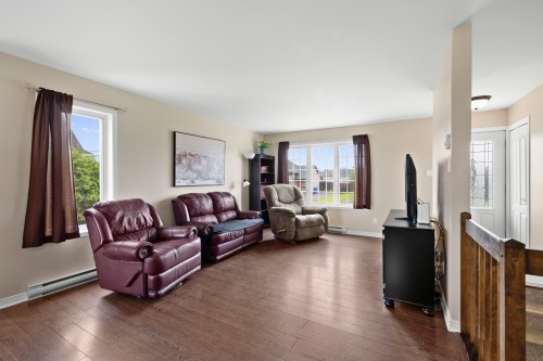 Salon - 73 Rue A. Pharand, Saint-Polycarpe, QC 