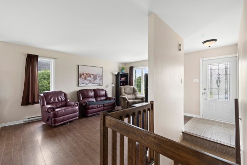 Salon - 73 Rue A. Pharand, Saint-Polycarpe, QC 
