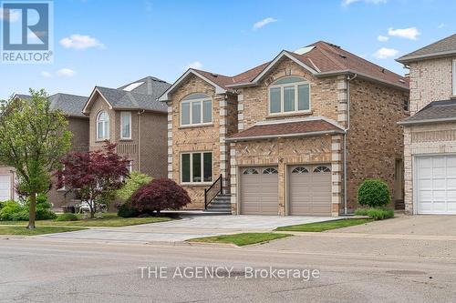 6 SHEILA CRESCENT  Richmond Hill, ON L4B 2Z8