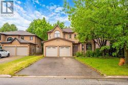 3 CREEKVIEW AVENUE Richmond Hill, ON L4C 9X1