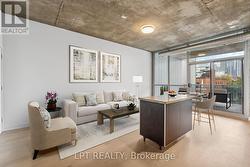 507 - 60 BATHURST STREET Toronto, ON M5V 2P4