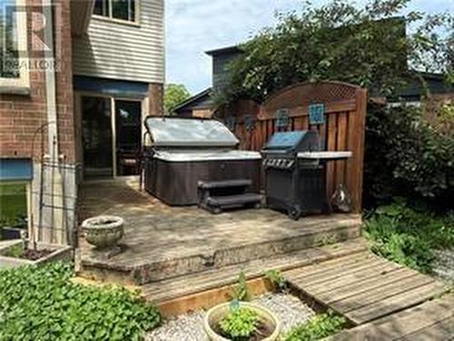 Hot TuB Deck - 3200 Greenbough Crescent, Burlington, ON 