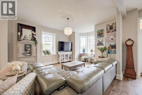 35 Schweitzer Street, Kitchener, ON - Indoor Photo Showing Living Room