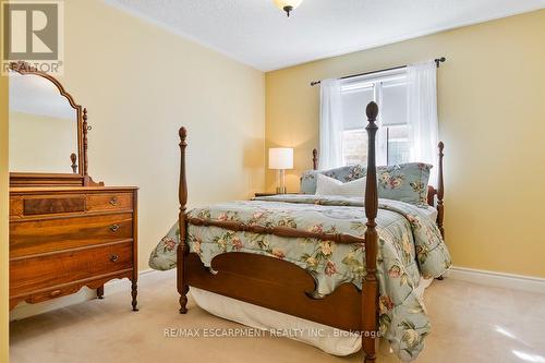 7049 Gaslamp Walk, Mississauga, ON 