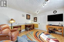 Spare Room/Office/Bdrm Main floor - 