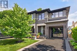 37 OAKWOOD AVENUE N  Mississauga, ON L5G 3L9